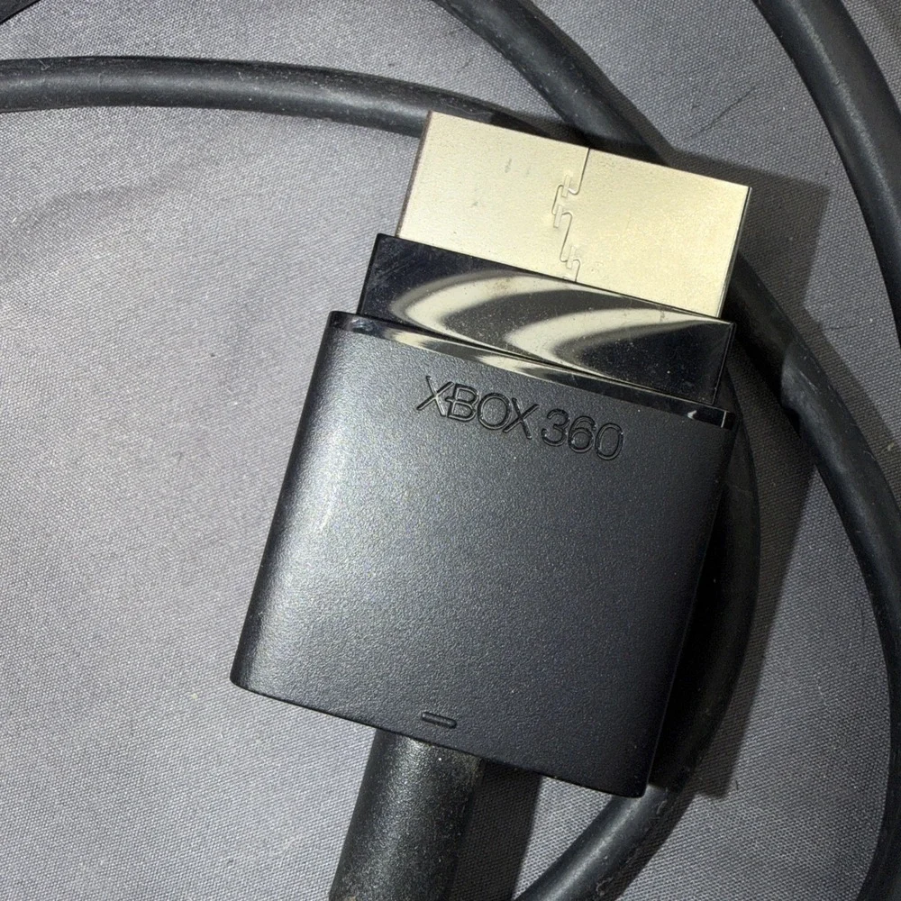 Microsoft Xbox 360 S 4GB Console Cord